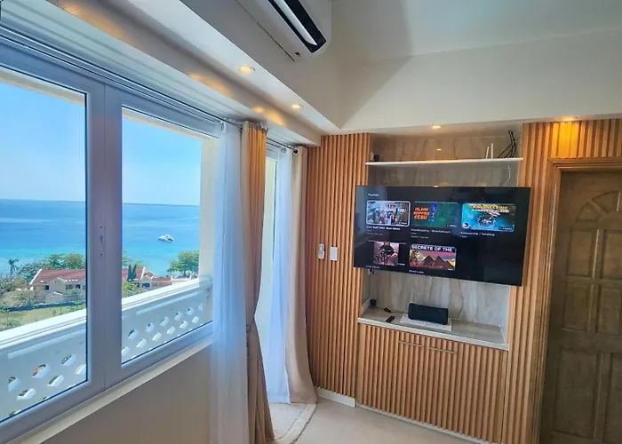 La Mirada Residences *