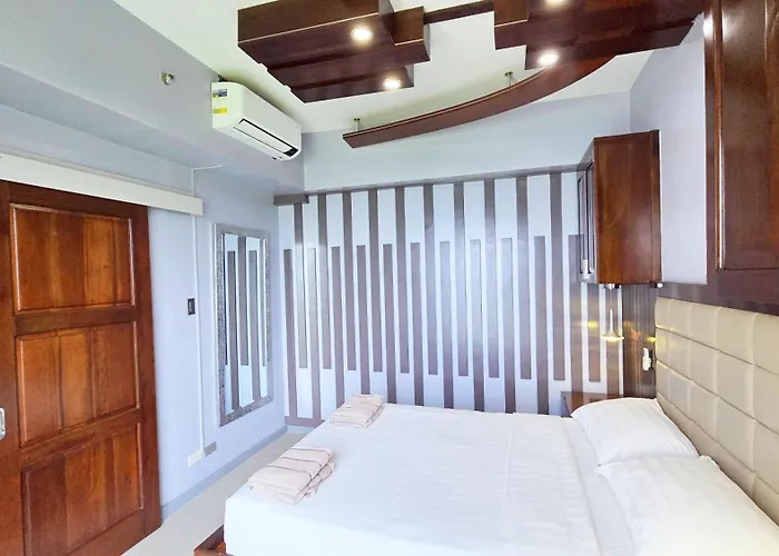 La Mirada Residences *